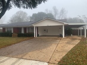 Building Photo - REMODELED SPACIOUS SOUTH BOSSIER HOME.