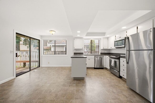 Building Photo - 17563 SW Granada Dr
