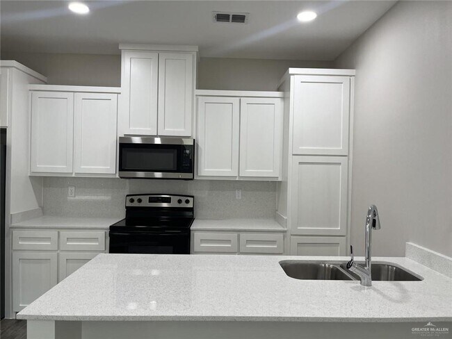 Building Photo - 1205 W Sucre Dr