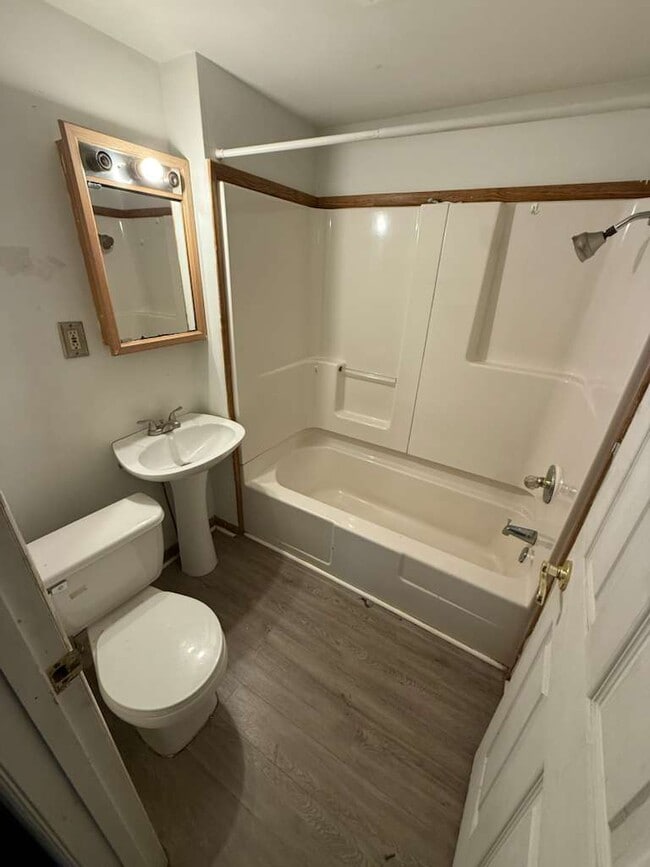 Building Photo - 390 N McKean St