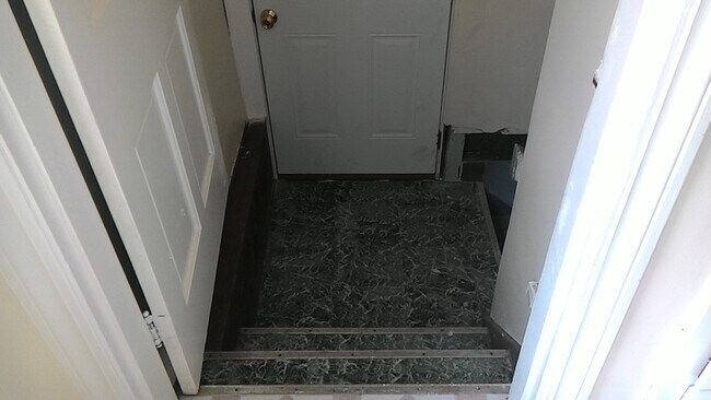 Building Photo - DAYTON, OH - SINGLE HOME - 2 BED, 1 BATH - $825