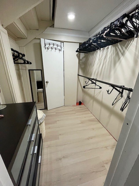 Walk in Closet 3 - 5140 Expressway Dr S