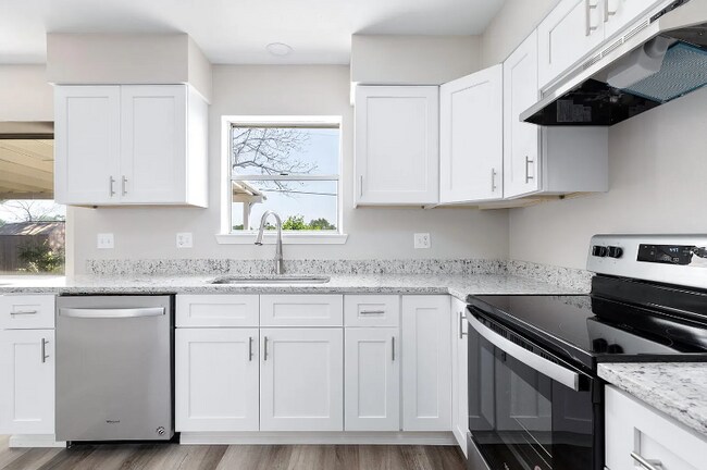 Building Photo - 178 Oakside