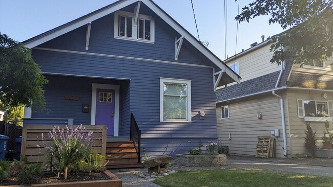 Building Photo - Roosevelt District 2 Bedroom Home