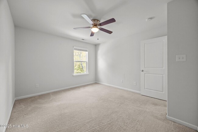 Building Photo - 115 Tralee Pl