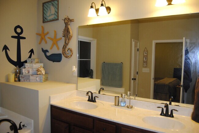 Building Photo - 210 Twilight Dr