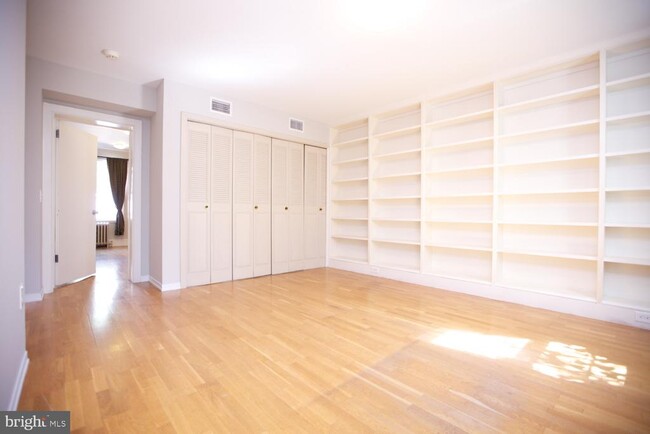 Building Photo - 421 S 20th St