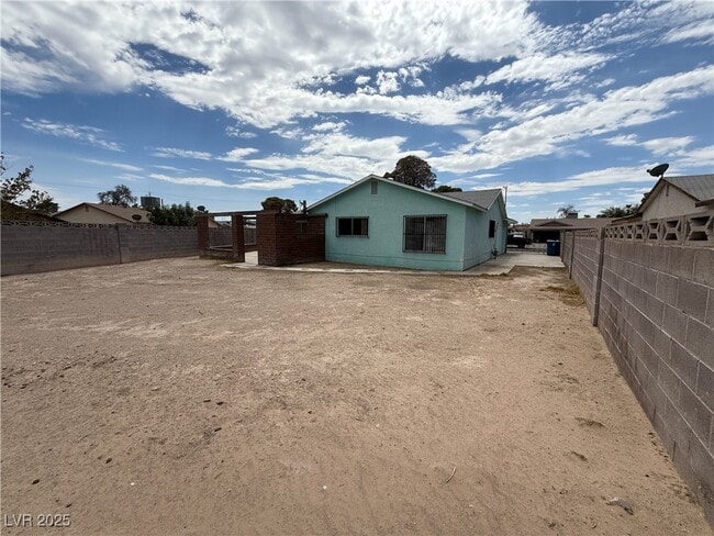 Building Photo - 2206 Sunnyslope Ave