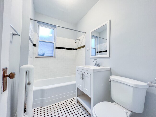 Building Photo - 3953 N Hoyne Ave