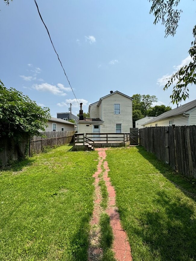 Building Photo - 3 bedroom 2 bath house