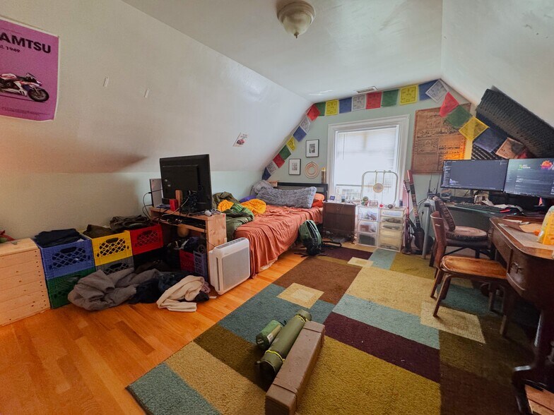 Building Photo - 34 Brentwood St