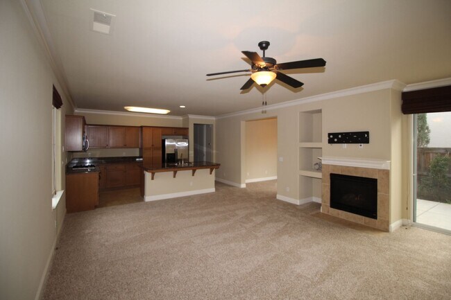 Building Photo - 3856 Heritage Ave