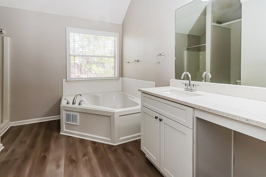 Building Photo - 1456 Pebble Ridge Ln