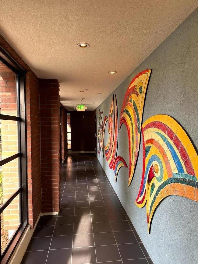 Building Photo - 116 S 1st St