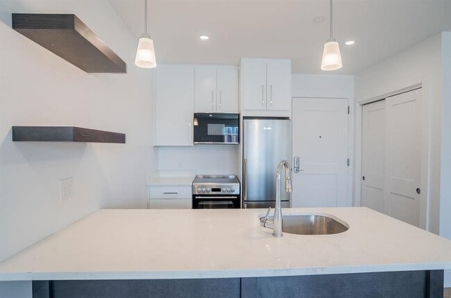 Building Photo - 238 Deer St