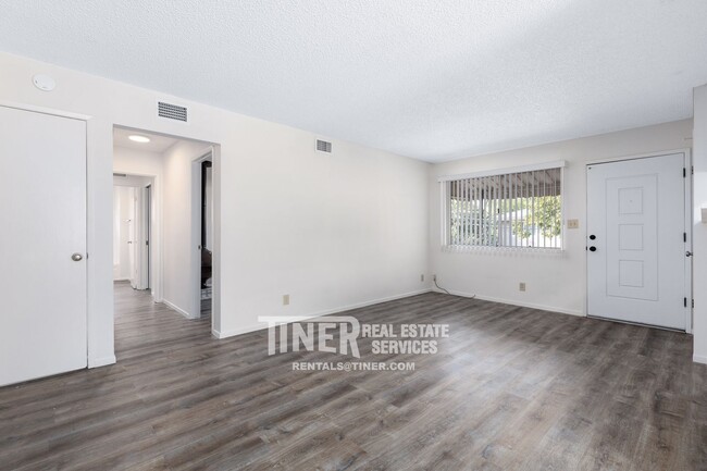 Building Photo - 10799 Coloma Rd