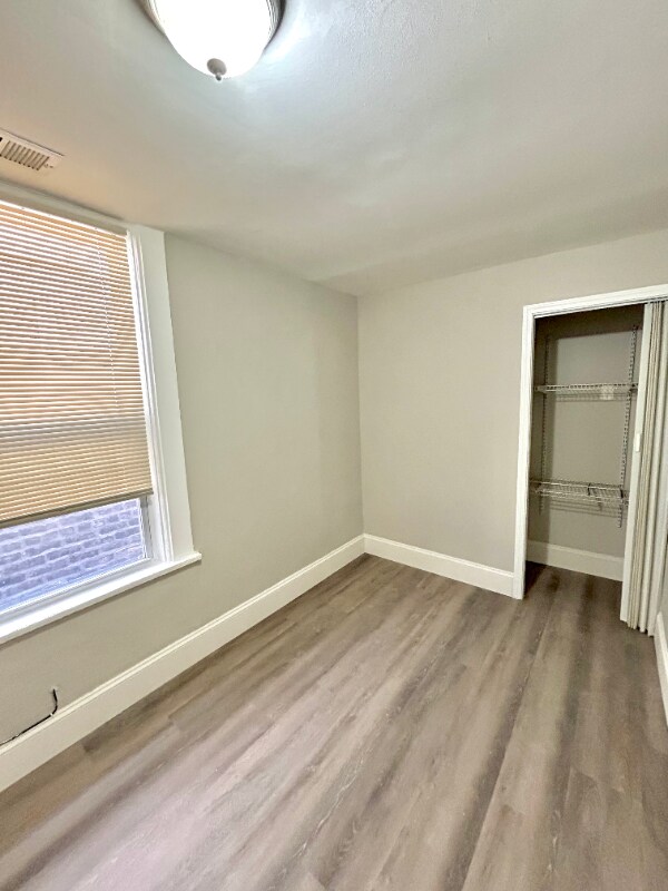 Building Photo - 3215 S Throop St