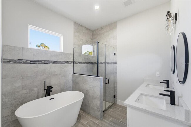 Building Photo - 13690 SW 43rd Cir