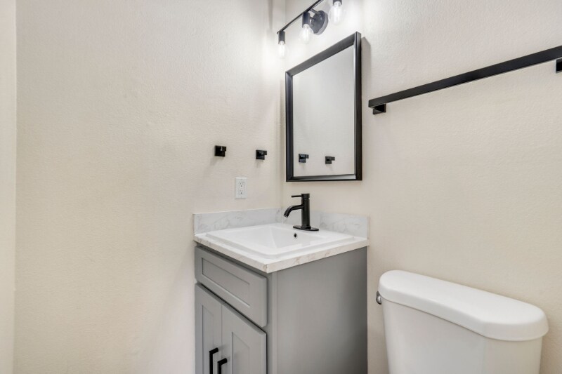 Building Photo - 1618 Banyan Dr