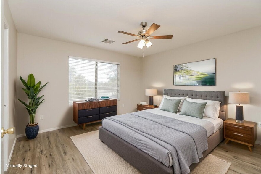 Building Photo - 2959 S Del Rancho Cir