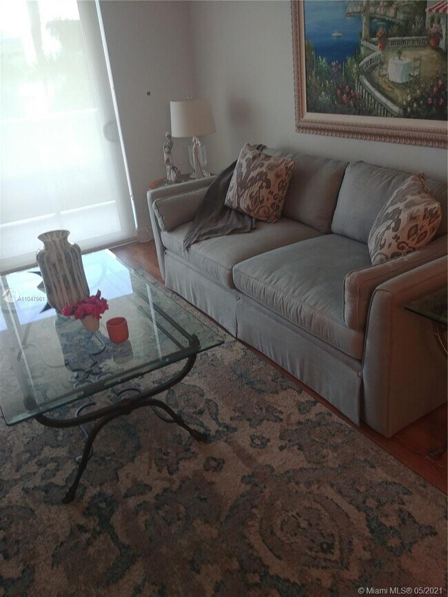 Building Photo - 6039 Collins Ave