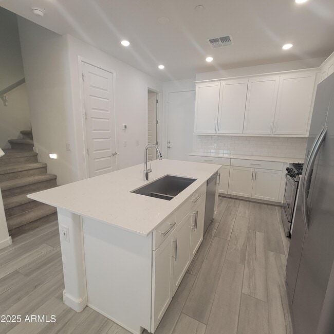Building Photo - 4077 S Sabrina Dr