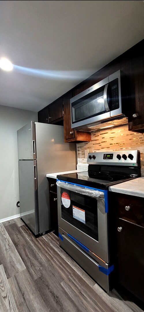 Building Photo - Beutiful 2 bedroom 1 bath apartment