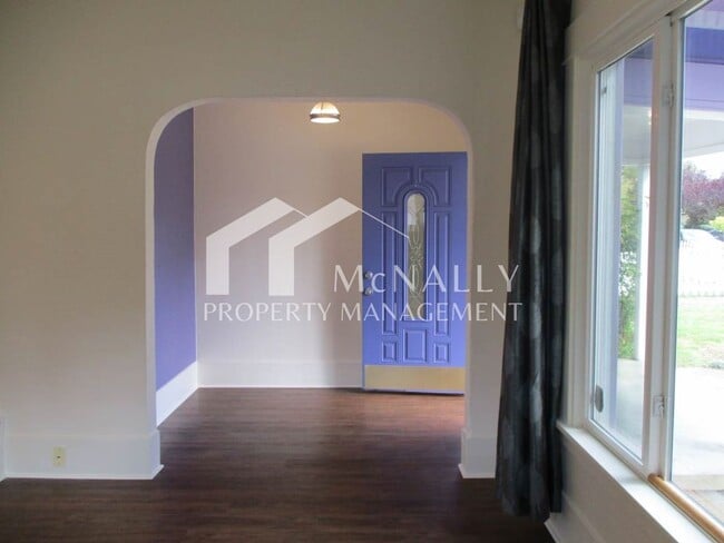 Building Photo - Charming 3-Bedroom Craftsman in Central Tacoma with Spacious Studio/Office