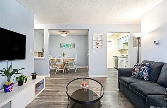 Building Photo - Beautiful 1 Bedroom Condo near City Center in Aurora