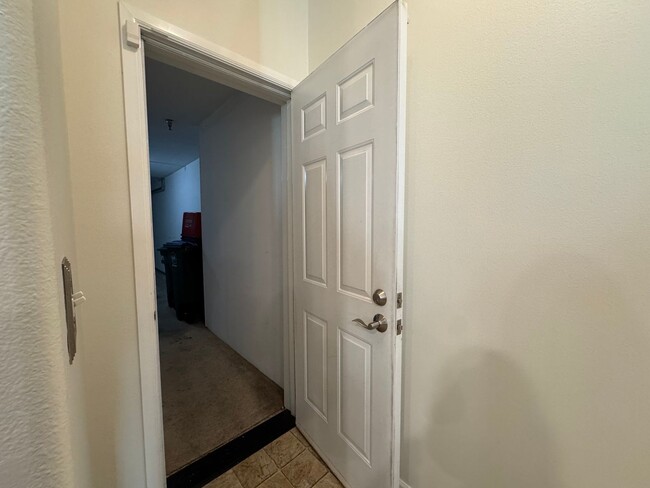 Building Photo - 2 Bed, 3 Bath in Cordata Neighborhood