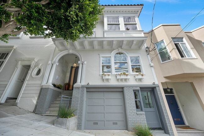 Primary Photo - 1074 Filbert St