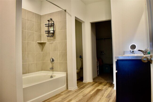 Building Photo - 1811 Legacy Hills Dr