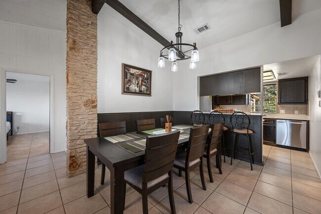 Building Photo - 13200 Running Doe Ln