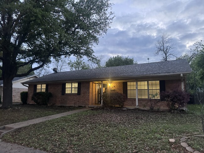 Building Photo - 516 Richland Dr