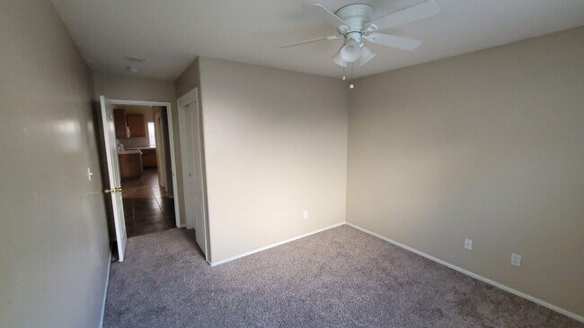 Building Photo - 4 bedroom 2-baths