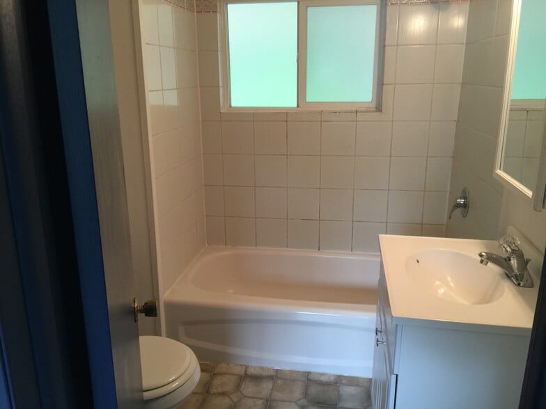 Building Photo - 245 SW Arbor St