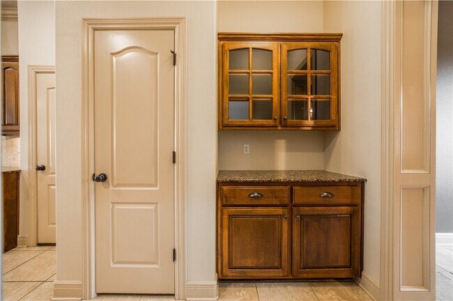 Building Photo - 3778 Prince Philipe St