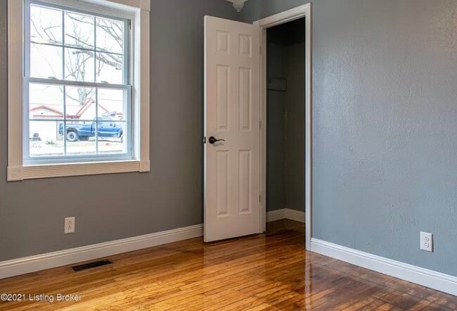 Building Photo - 609 Johnson St