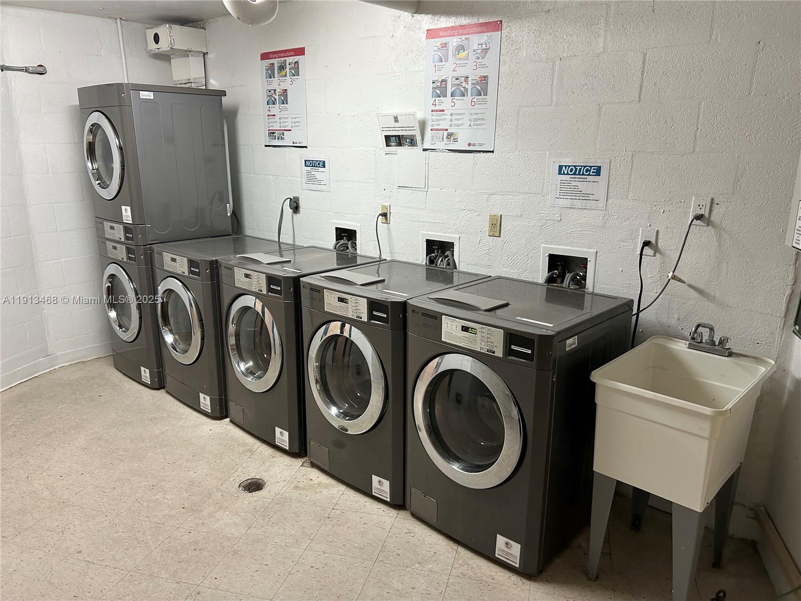 Building Photo - 100 Bayview Dr