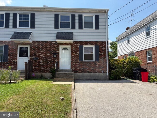 Building Photo - 220 Harding Ave