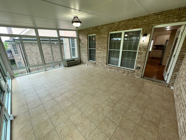 Building Photo - BEAUTIFUL, SPACIOUS 5 BR, 4.5 BATH HOME! G...