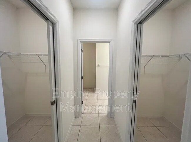 Building Photo - Charming 3 Bed 2 Bath with Screened Lanai in North Port