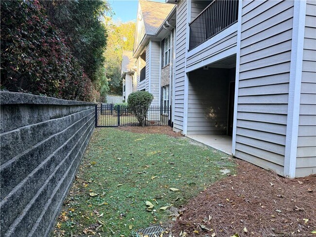 Building Photo - 210 Fountainhead Ln