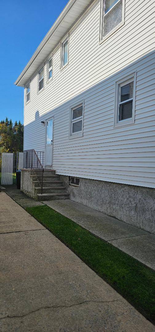 Building Photo - 646 Armstrong Ave