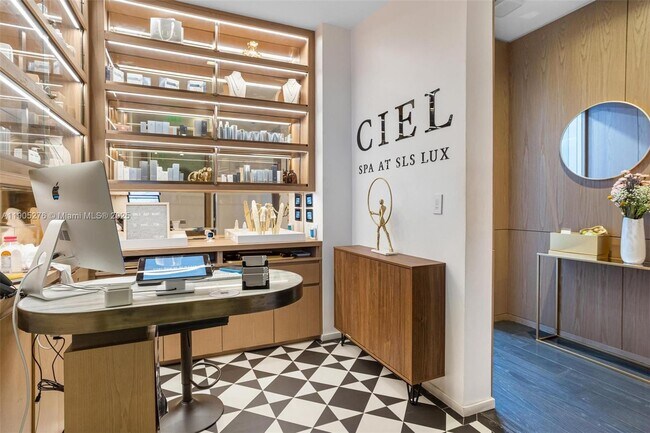 Building Photo - 801 S Miami Ave