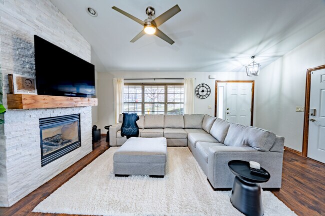 Building Photo - 3400 Riverstone Ct