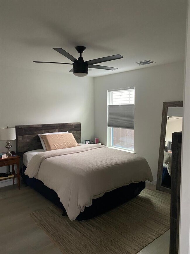 Building Photo - 4609 Leslie Ave