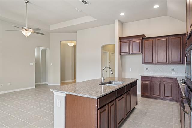 Building Photo - 924 Lake Cypress Ln