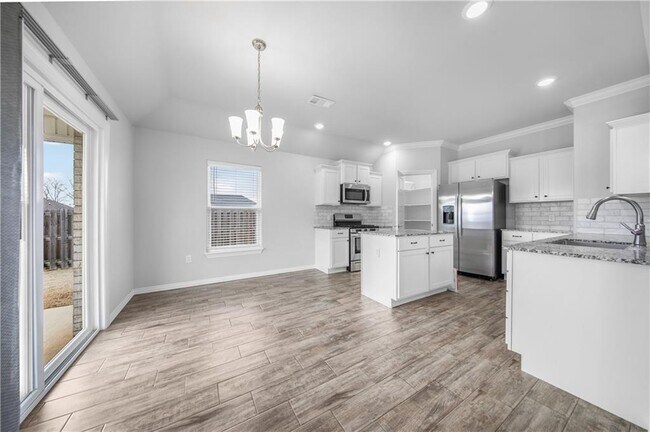 Building Photo - 4559 W Barhem Dr