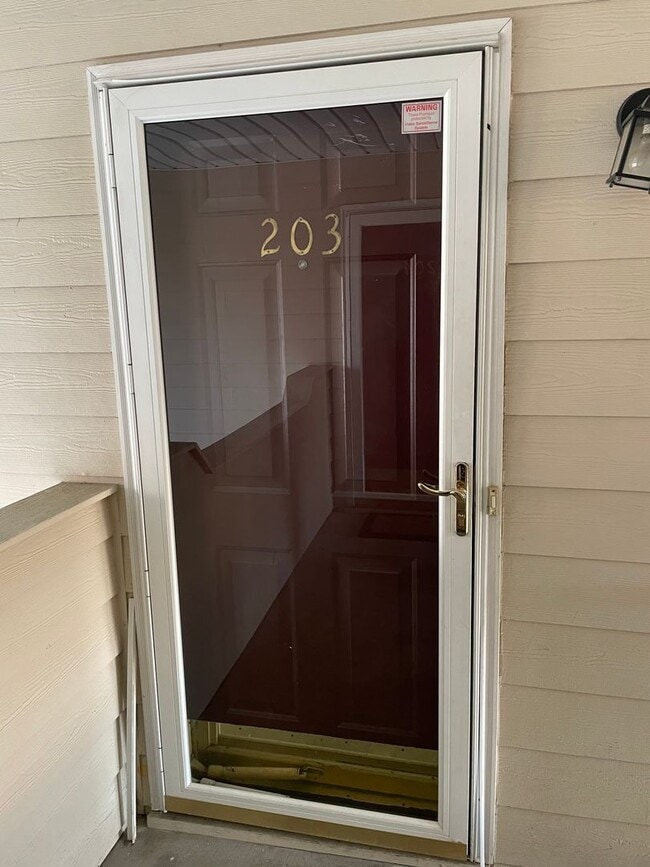 Building Photo - Two Bedroom Condo in Gated Community
